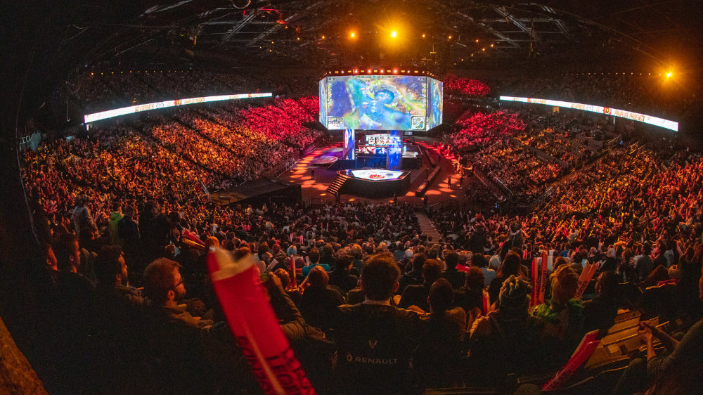 左悟：高天亮真的非常专业。他主动联系我们签署意向书，所以我们也担心他找不到一个好的战队。